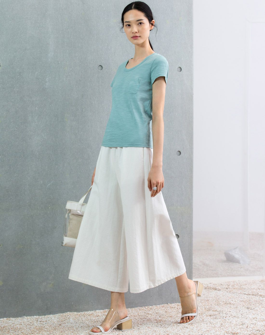 浅蓝灰修身圆领印花短袖t恤