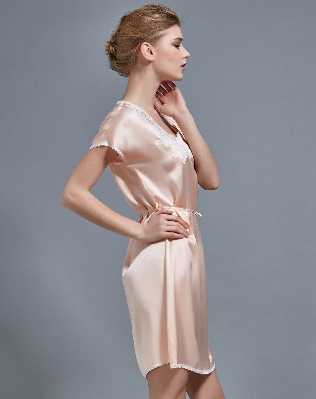 粉杏色优雅贴布蕾丝真丝睡裙