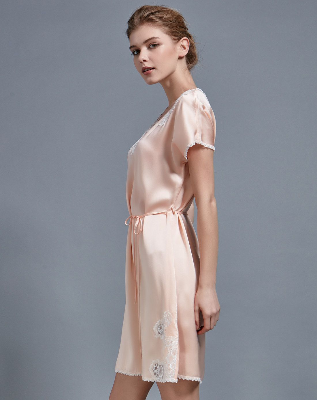 粉杏色优雅贴布蕾丝真丝睡裙