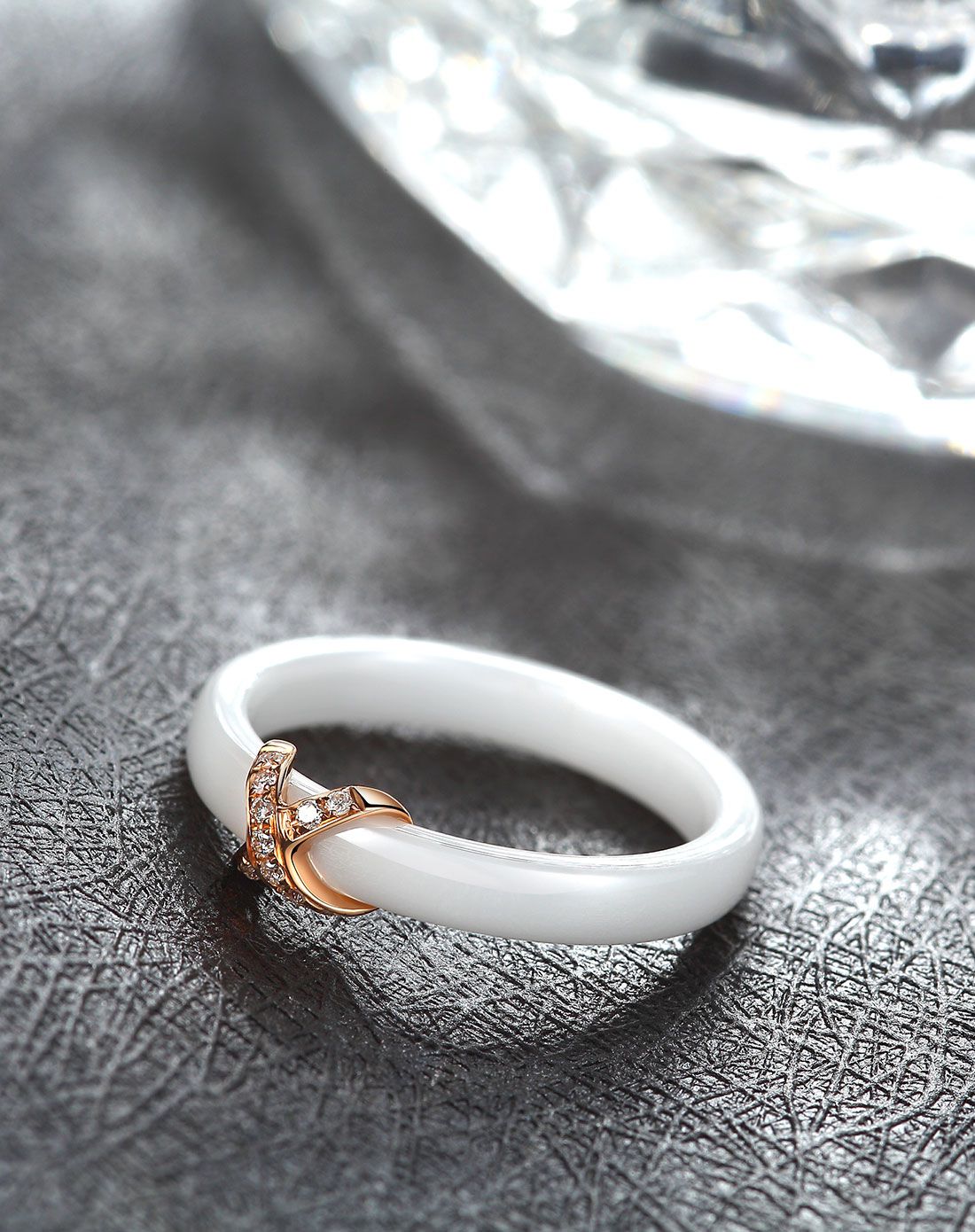 钻石世家 无限.陶醉 18k金镶精密陶瓷戒指