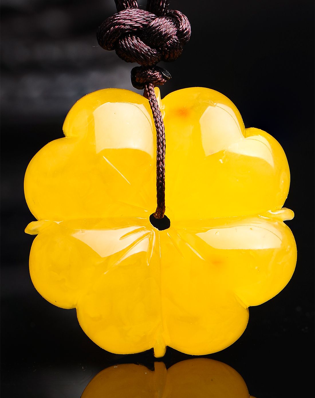 玛丽.温莎 满黄蜜蜡四叶草蜜蜡吊坠附证书