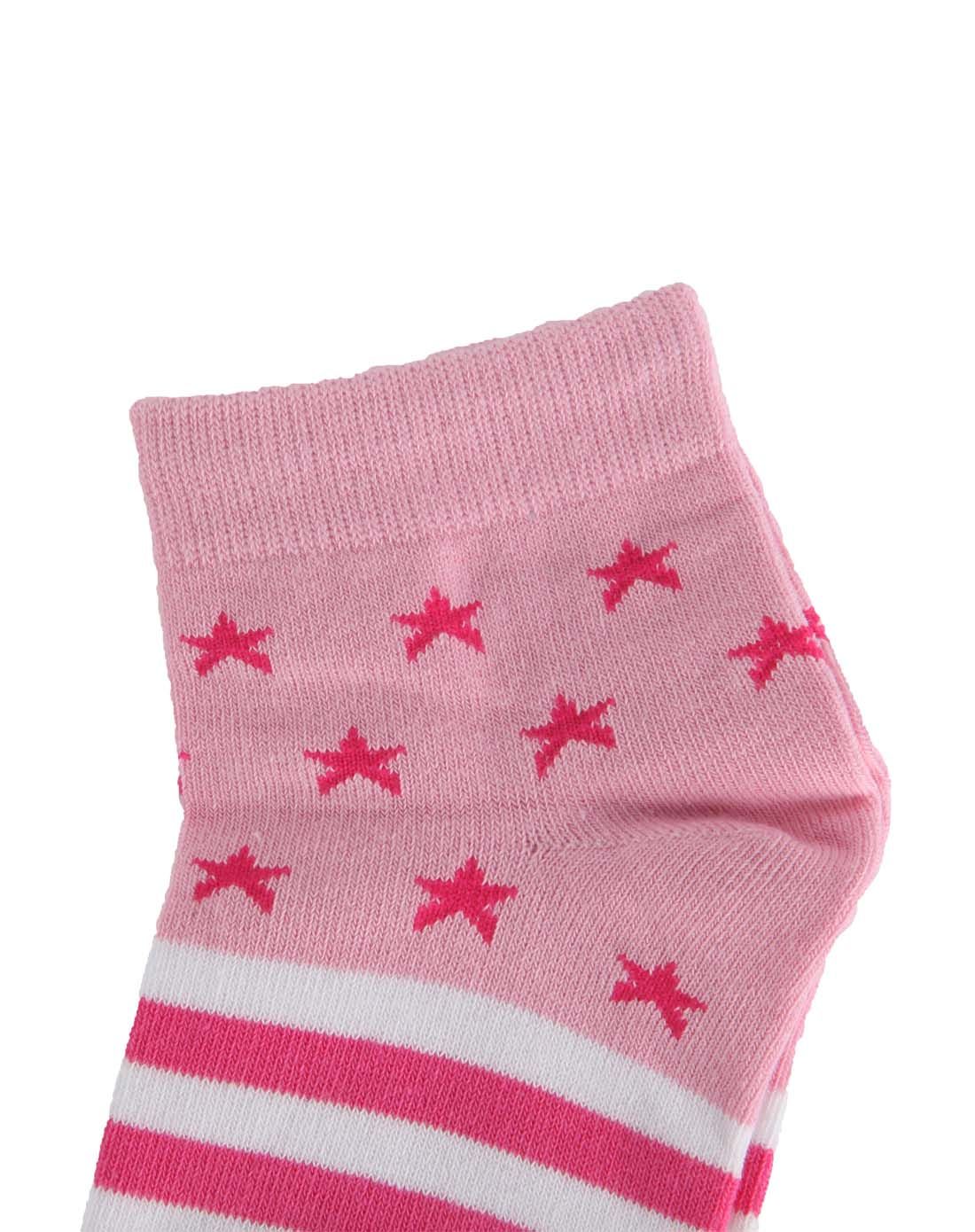 女款粉红色运动女袜