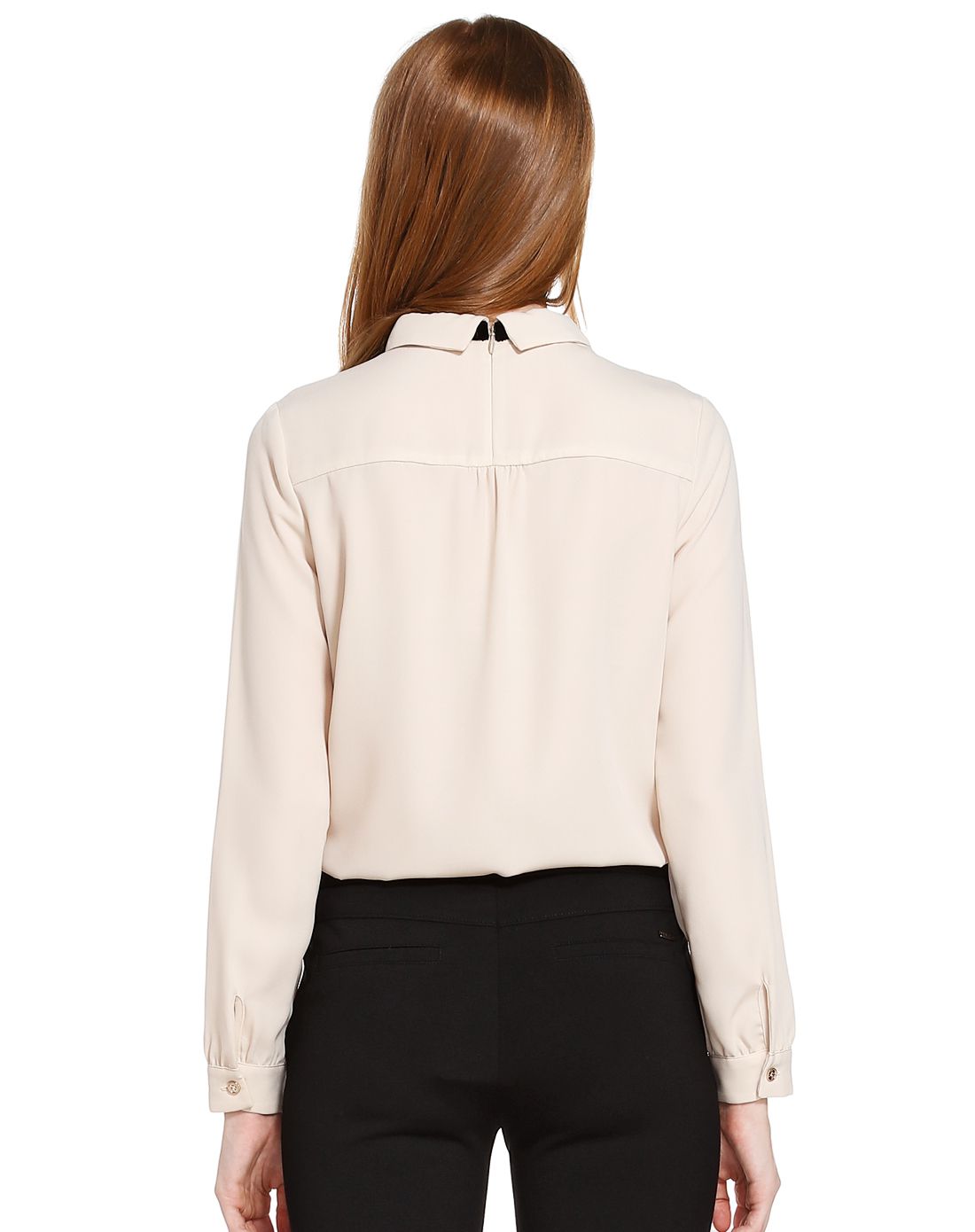 浅米色甜美简洁长袖衬衫