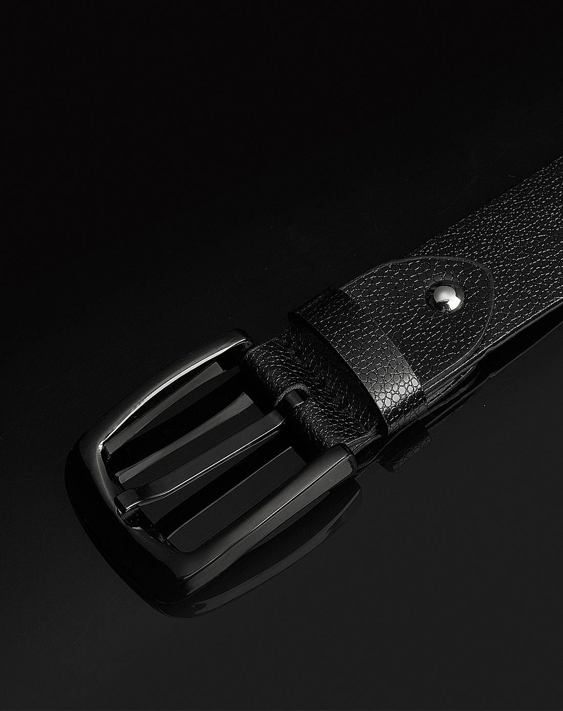 宽版休闲枪色针扣黑色爆裂纹牛皮皮带