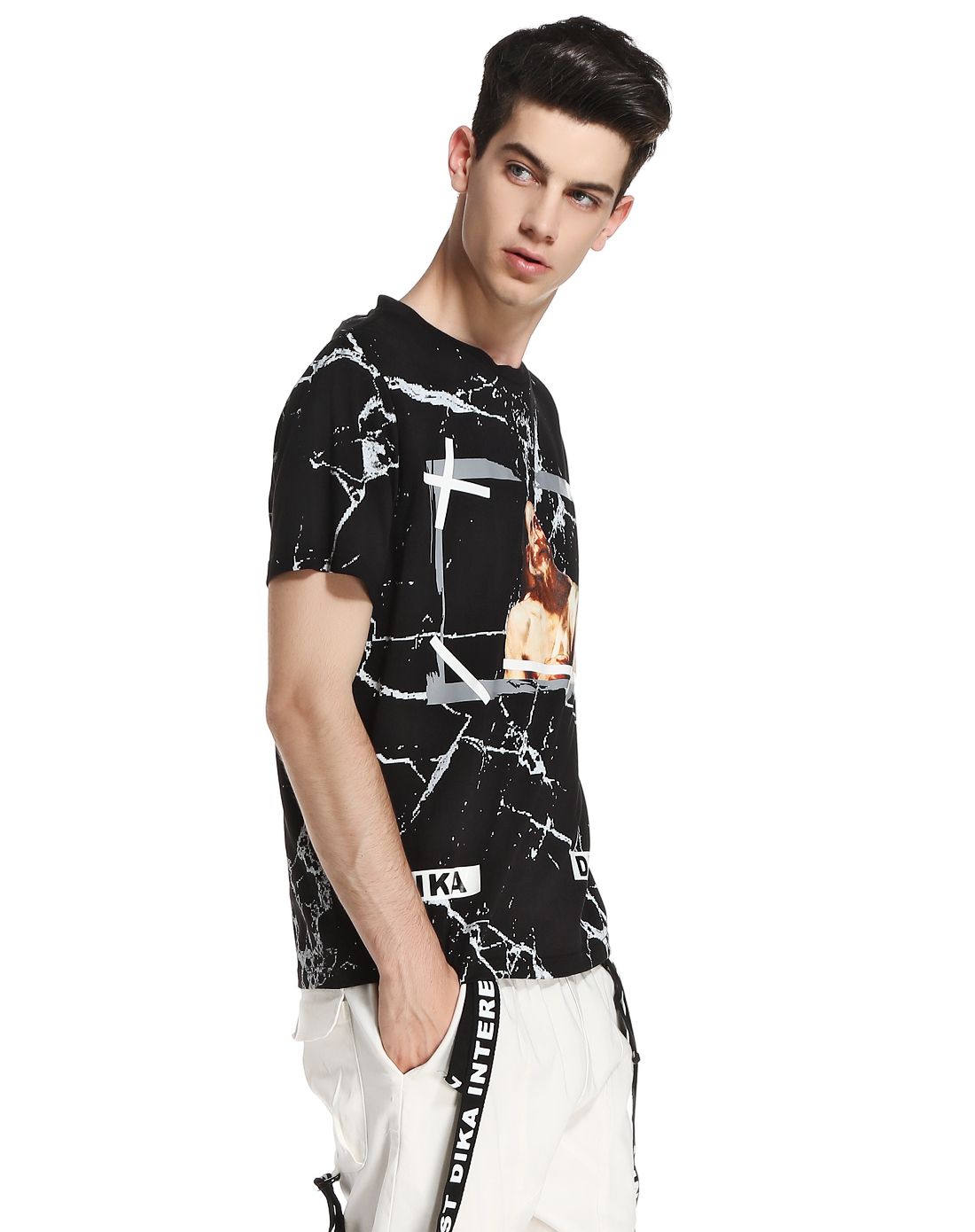 dika潮流dika男款黑色复古艺术人物画像圆领短袖t恤d6ctx231099_唯品