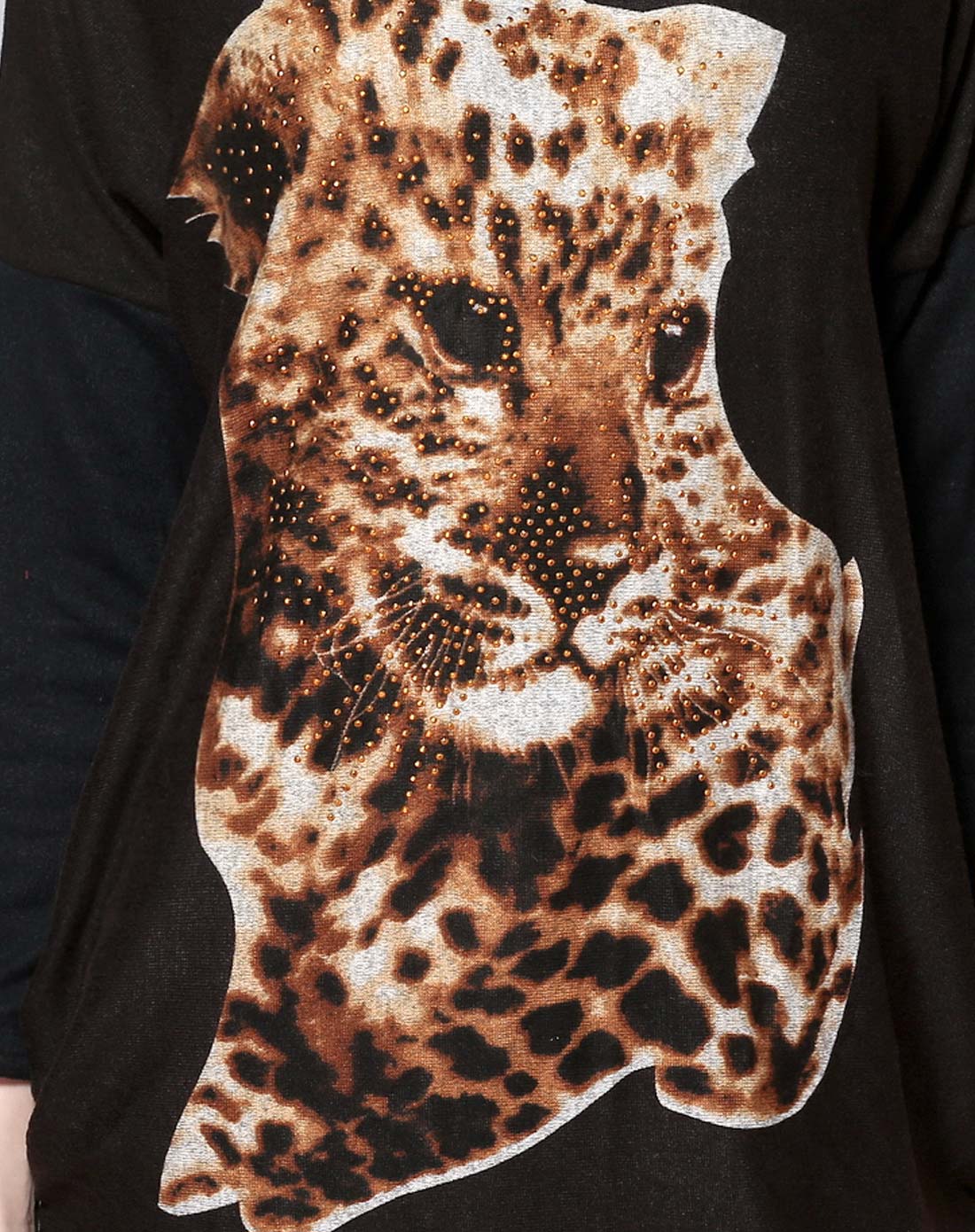 圆领豹子烫钻上衣