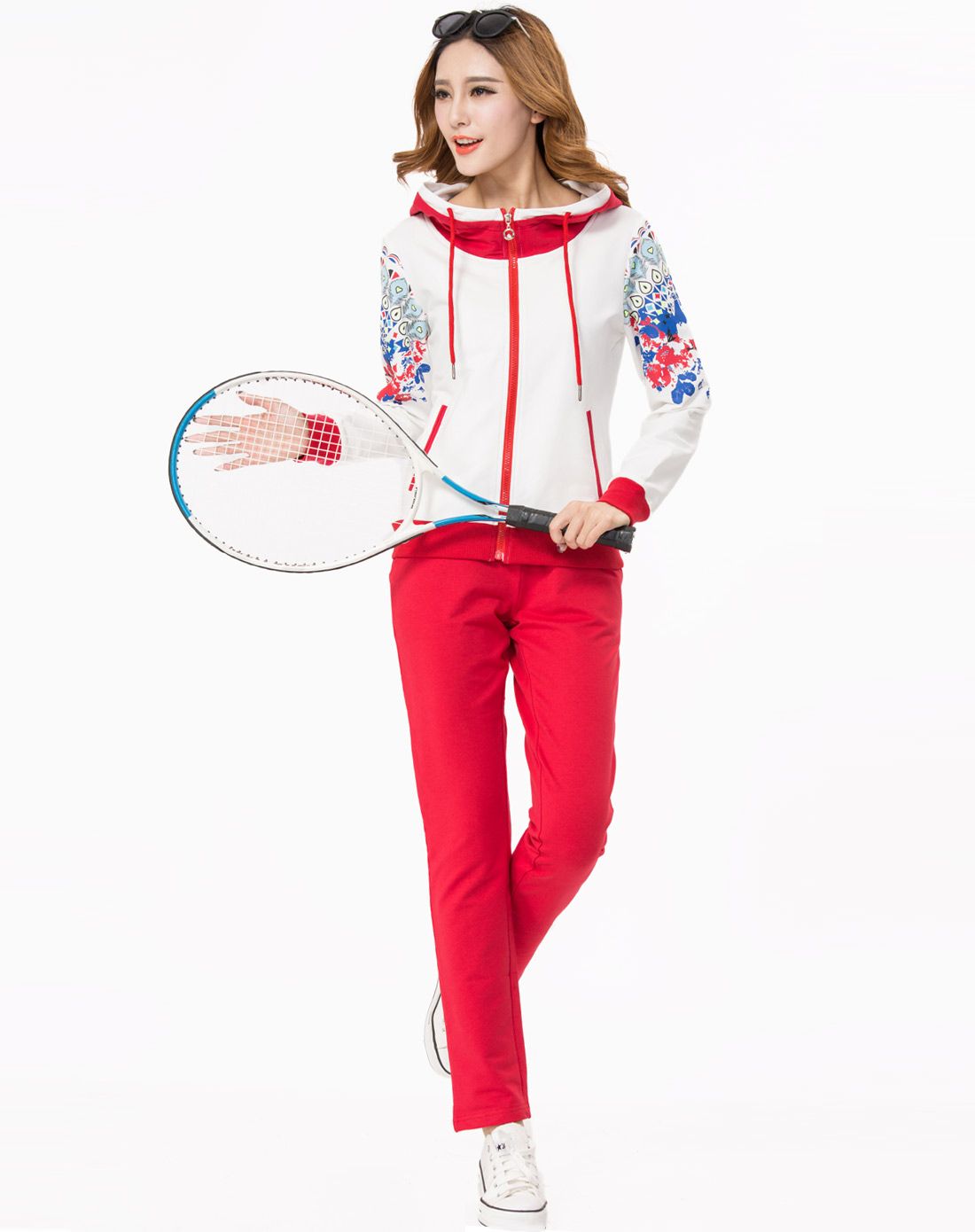 女款红配白两件套 潮流袖子印花