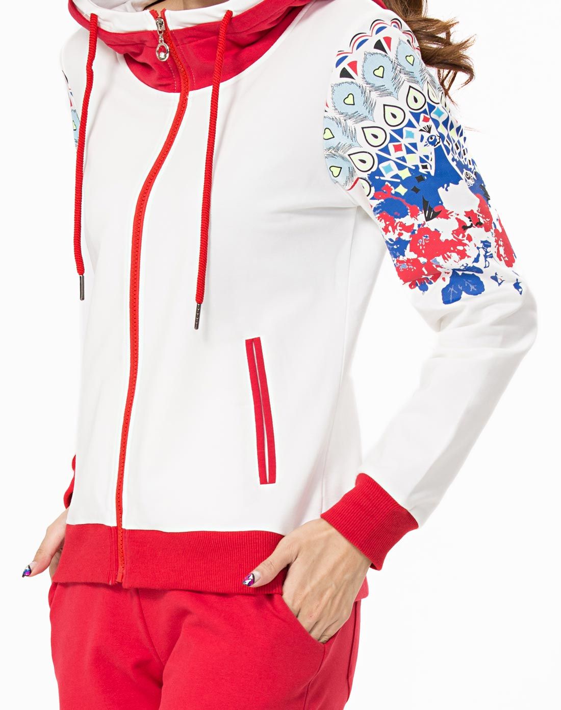 女款红配白两件套 潮流袖子印花