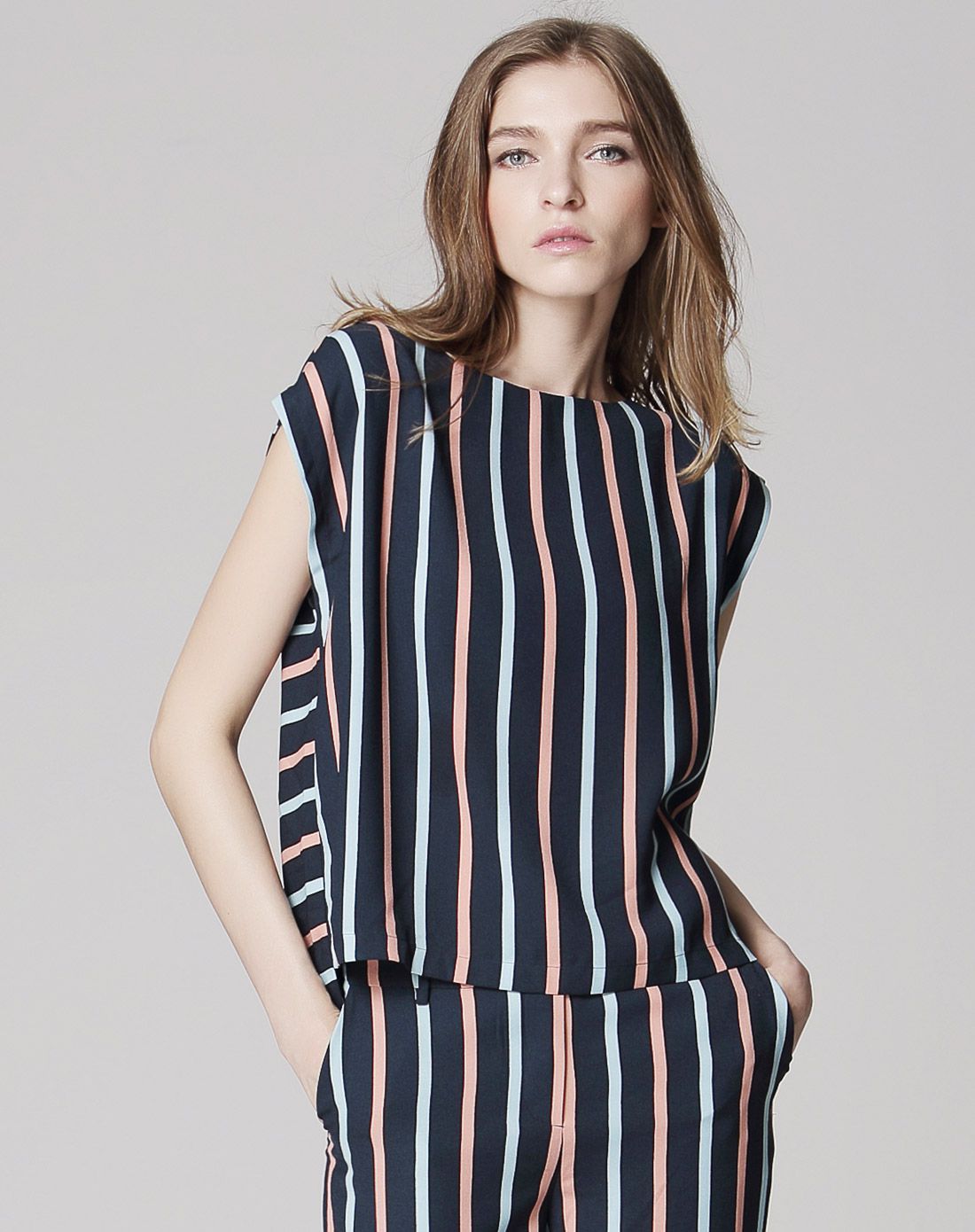 深蓝/粉桔色条纹摩登上衣