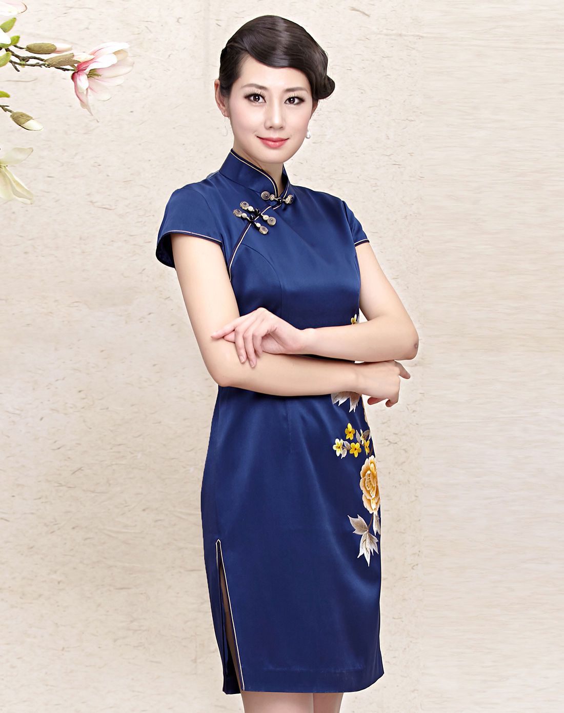 女款藏蓝色绣花真丝旗袍