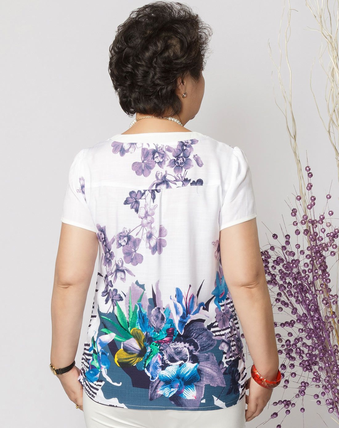 雪青色时尚印花圆领短袖t恤