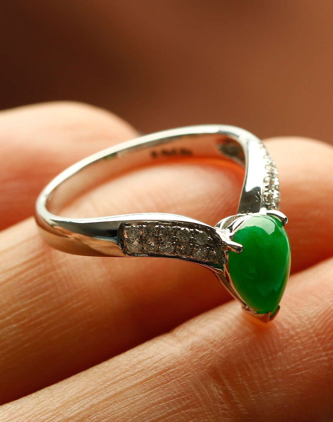 天然翡翠18k金镶嵌水滴戒指