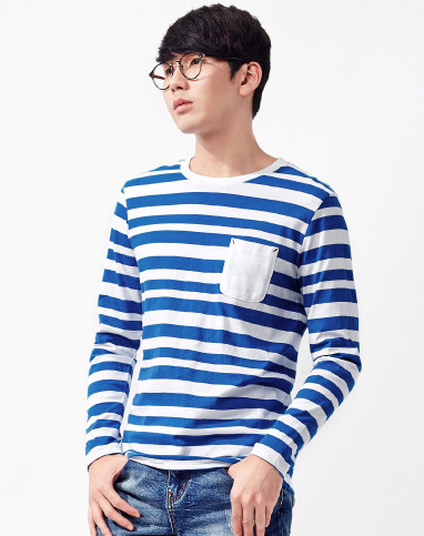 男款海军蓝长袖不规则条纹拼口袋t恤