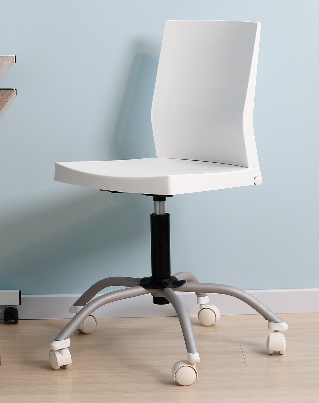 欧润哲orange进口家具专场直发货台湾制白色直角升降转椅800097_唯品