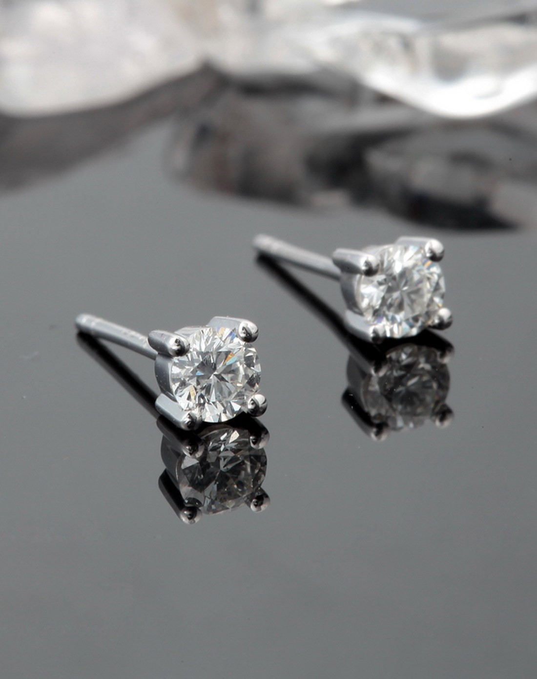 pt950铂金38分钻石耳钉简单爱