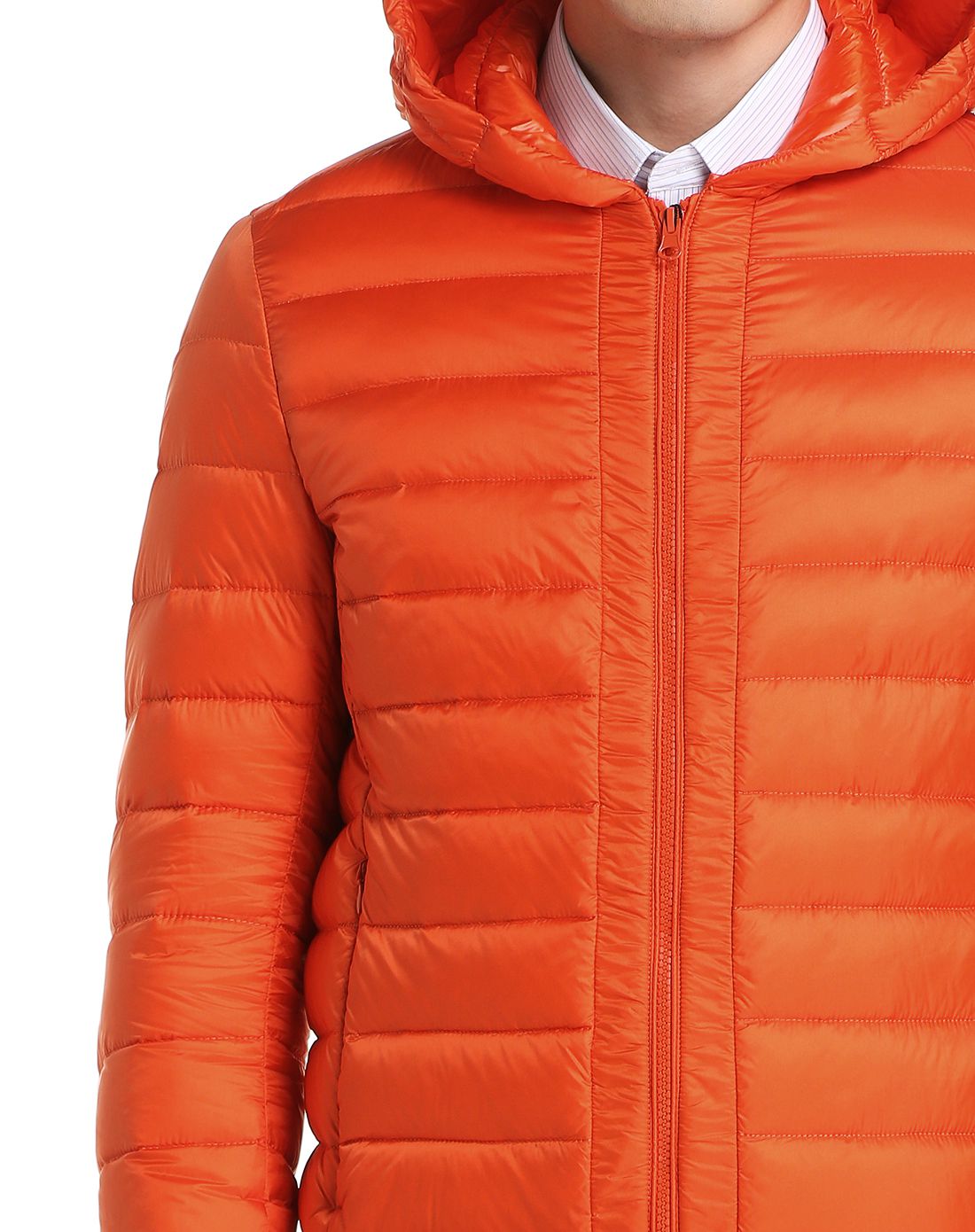 简约大方橙色羽绒服