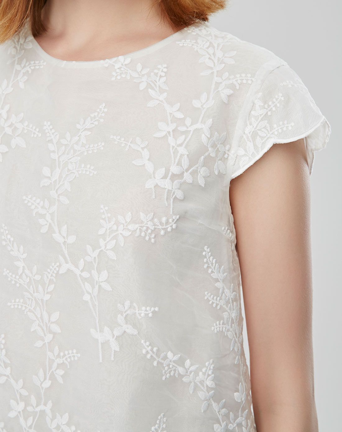 女纯白无袖蕾丝小上衣