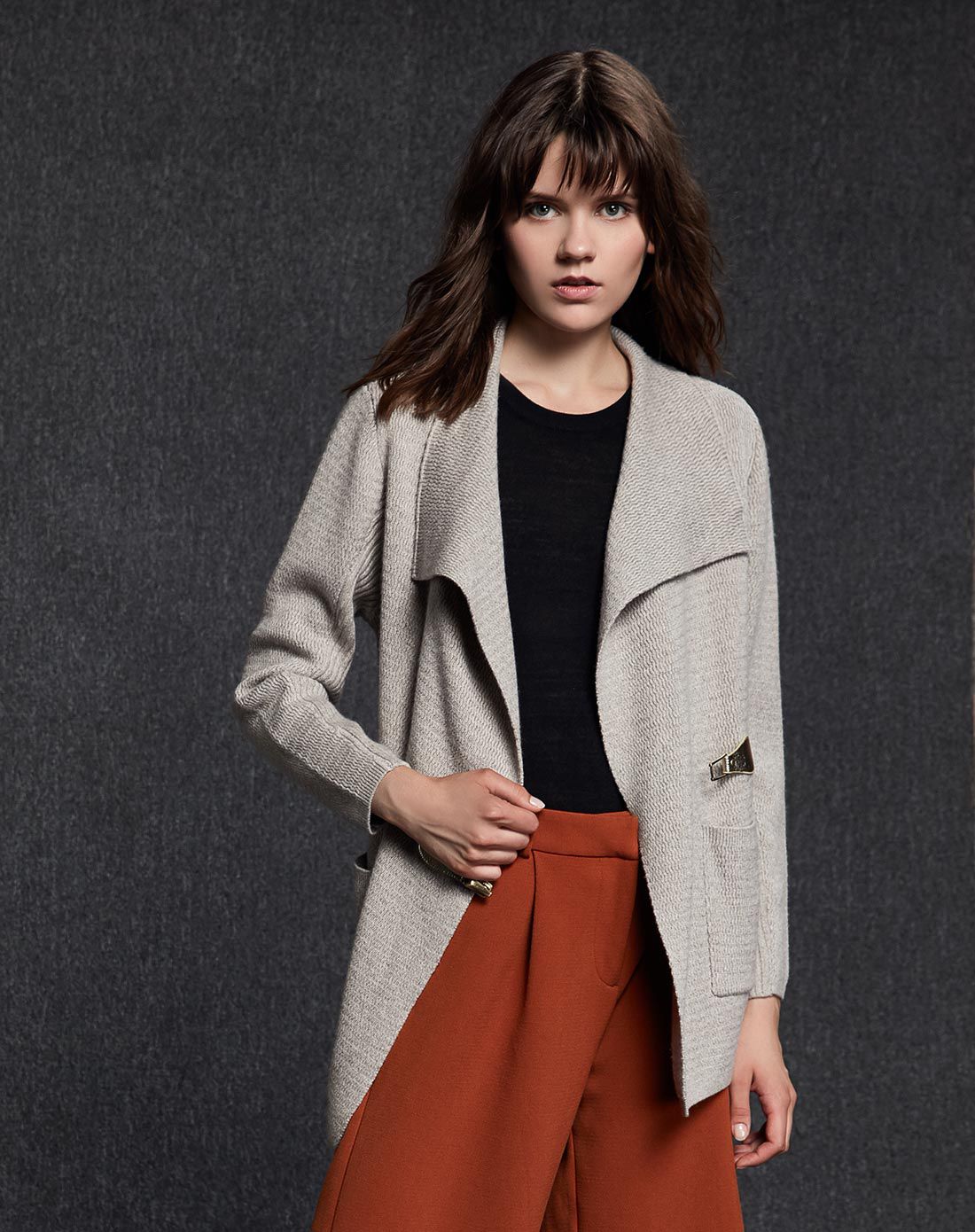 女士时尚驼色开衫