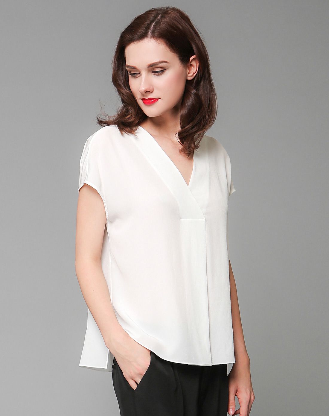 白色y型连袖真丝t恤