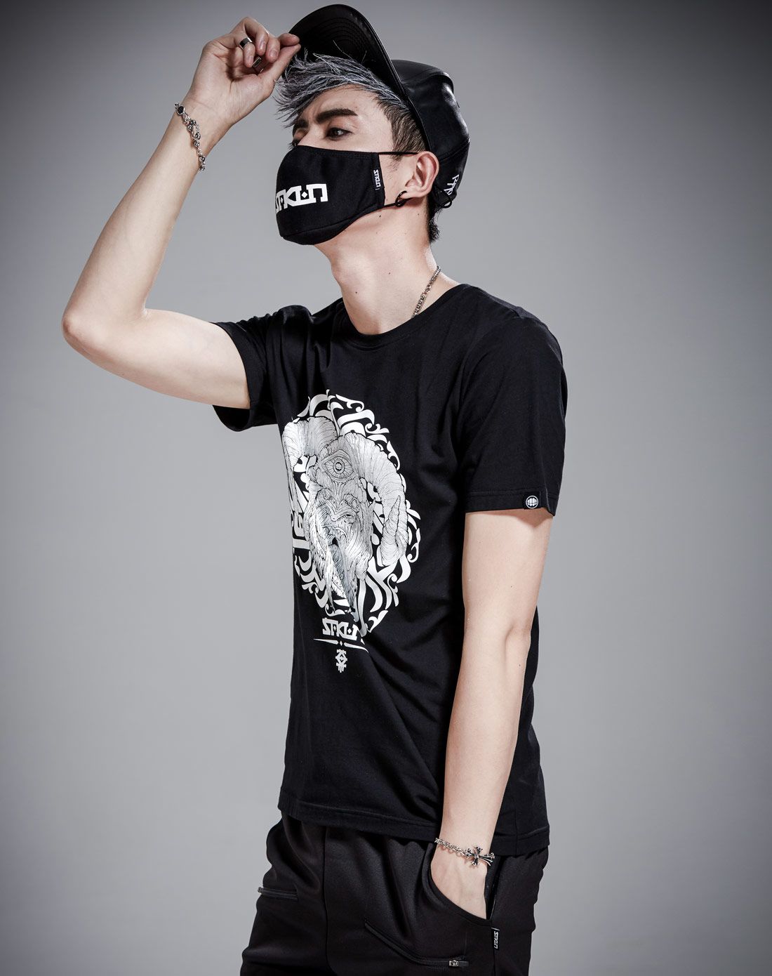 韩国潮牌 男款黑色短袖t恤 炫酷潮搭