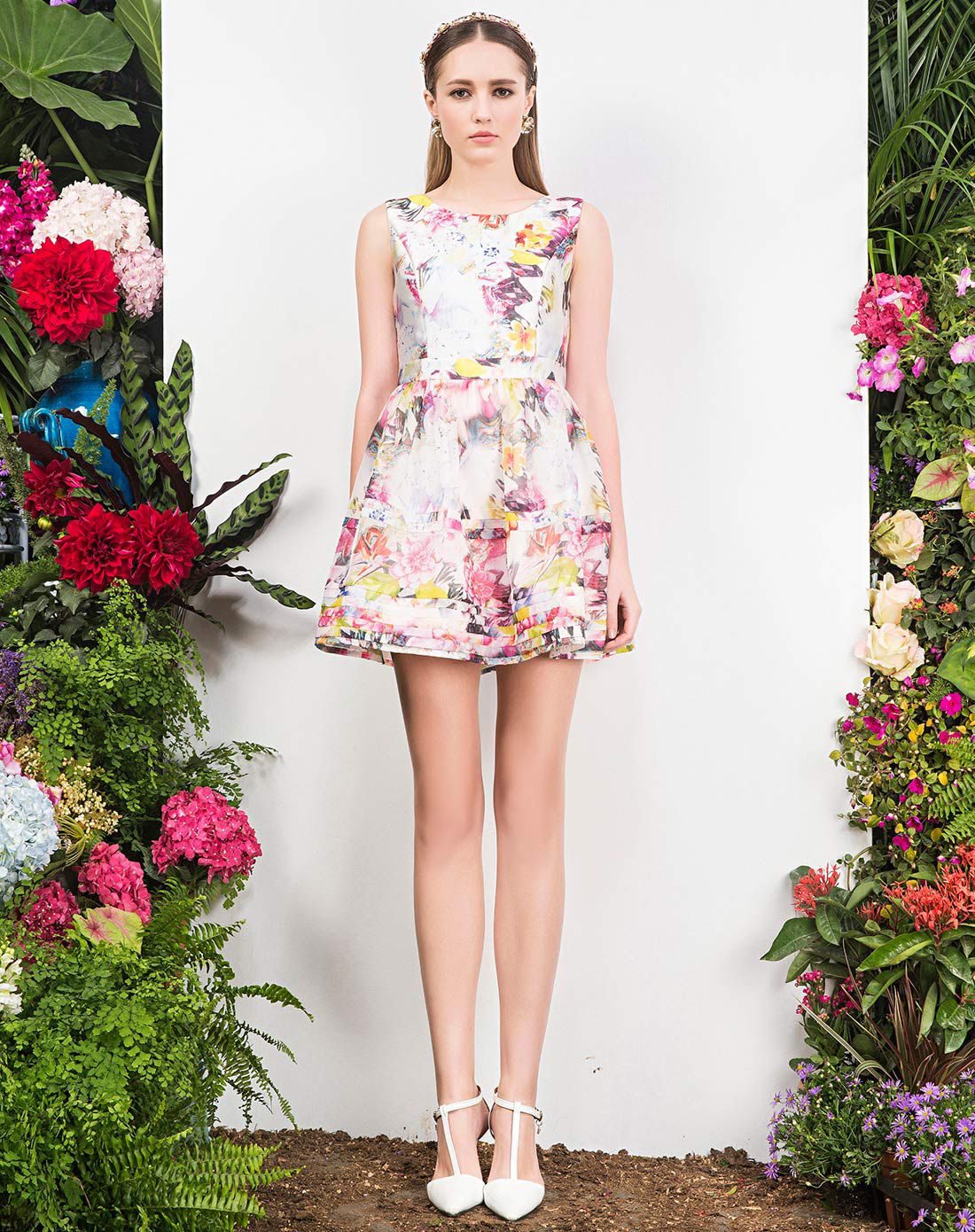 玫瑰粉浪漫印花无袖连衣裙