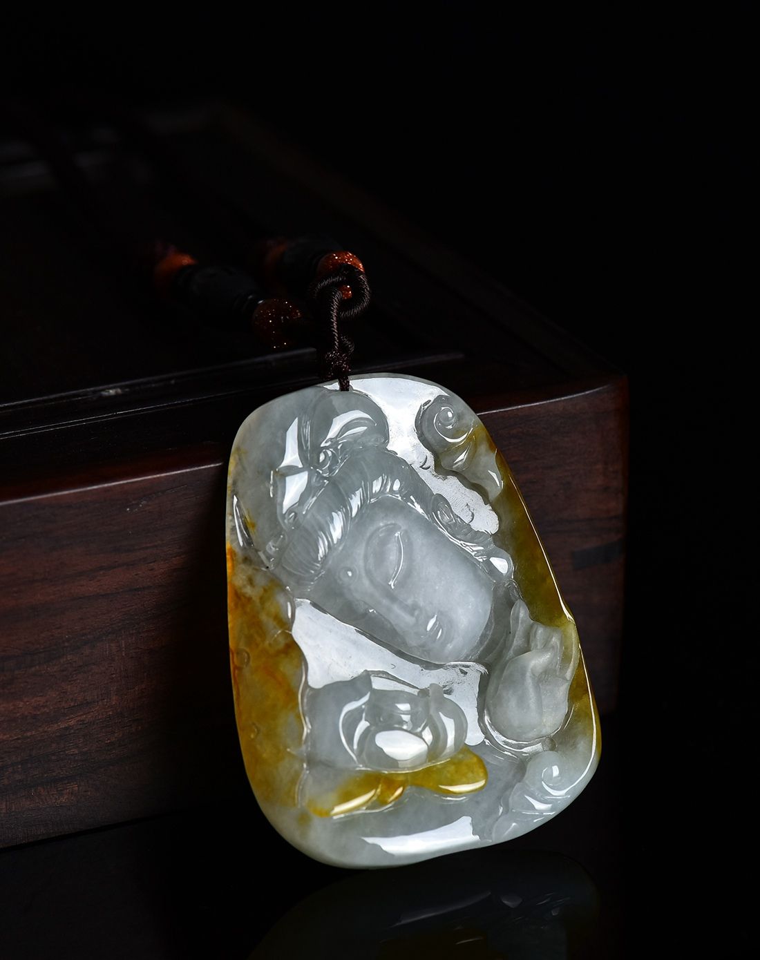 冰糯俏色如意观音天然a货翡翠挂件