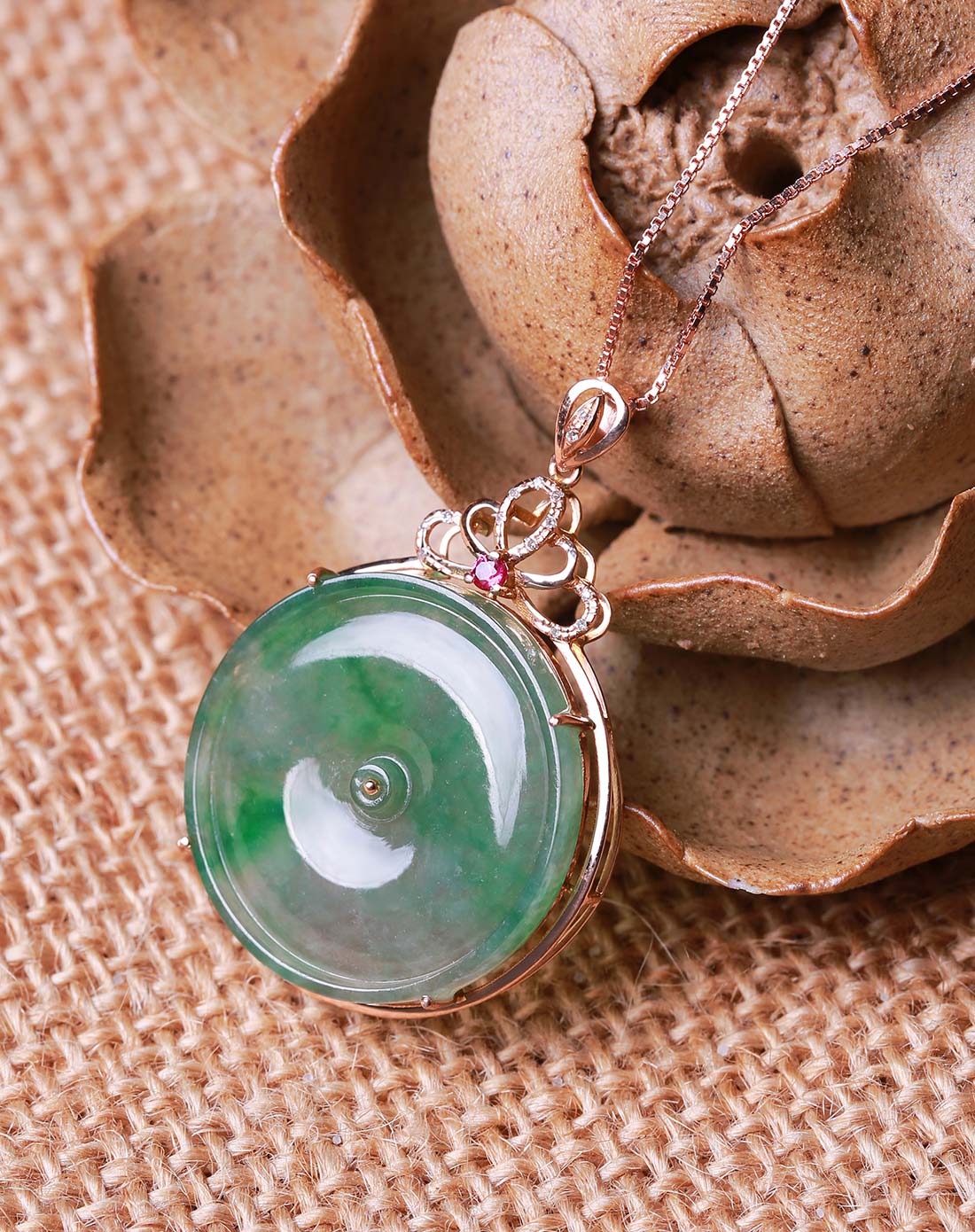 18k金a货翡翠飘绿平安扣吊坠