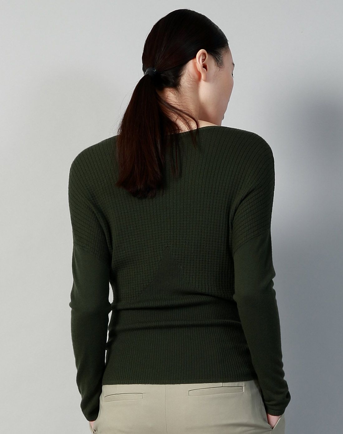 墨绿色简约休闲长袖针织衫