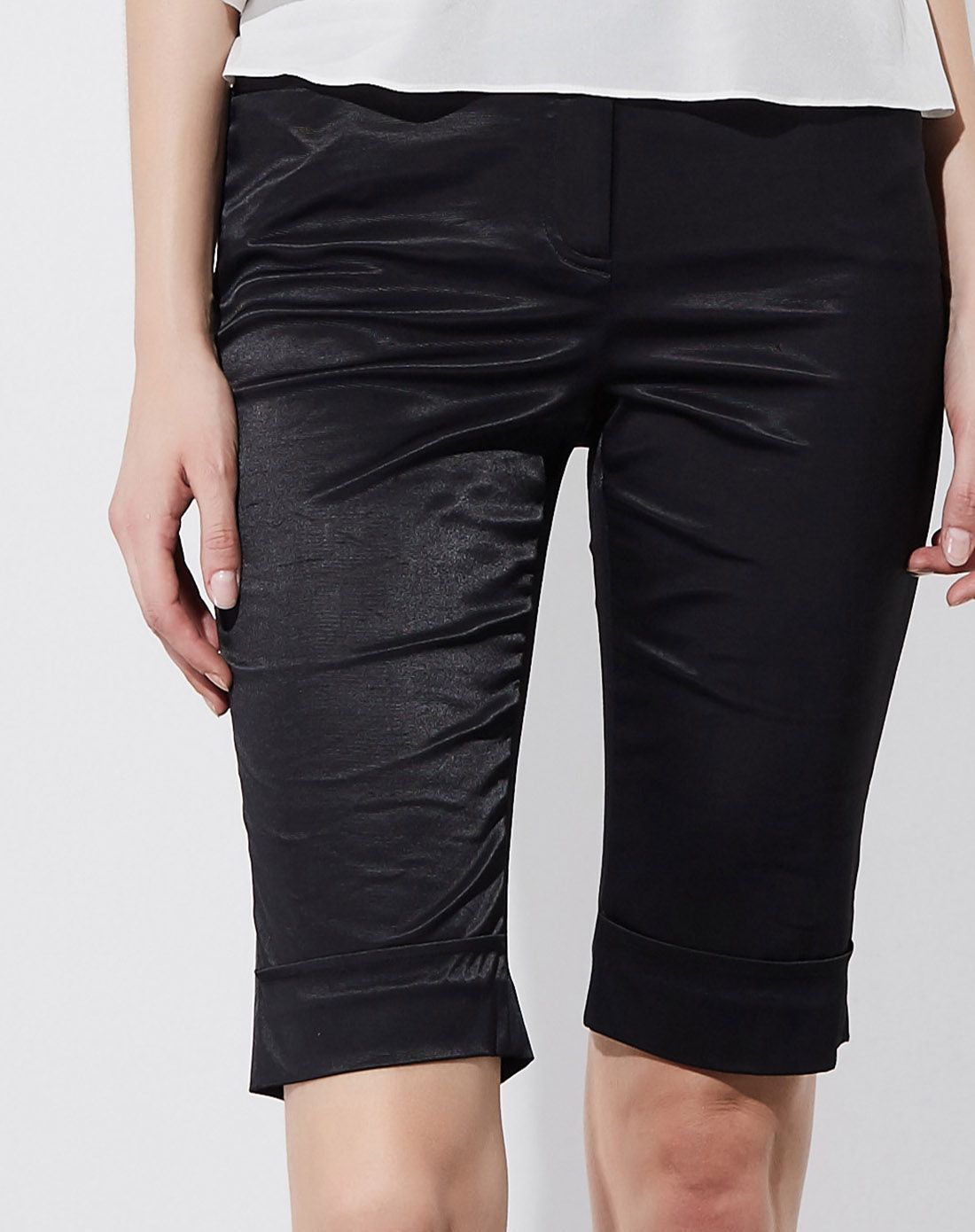 黑色直筒五分休闲裤