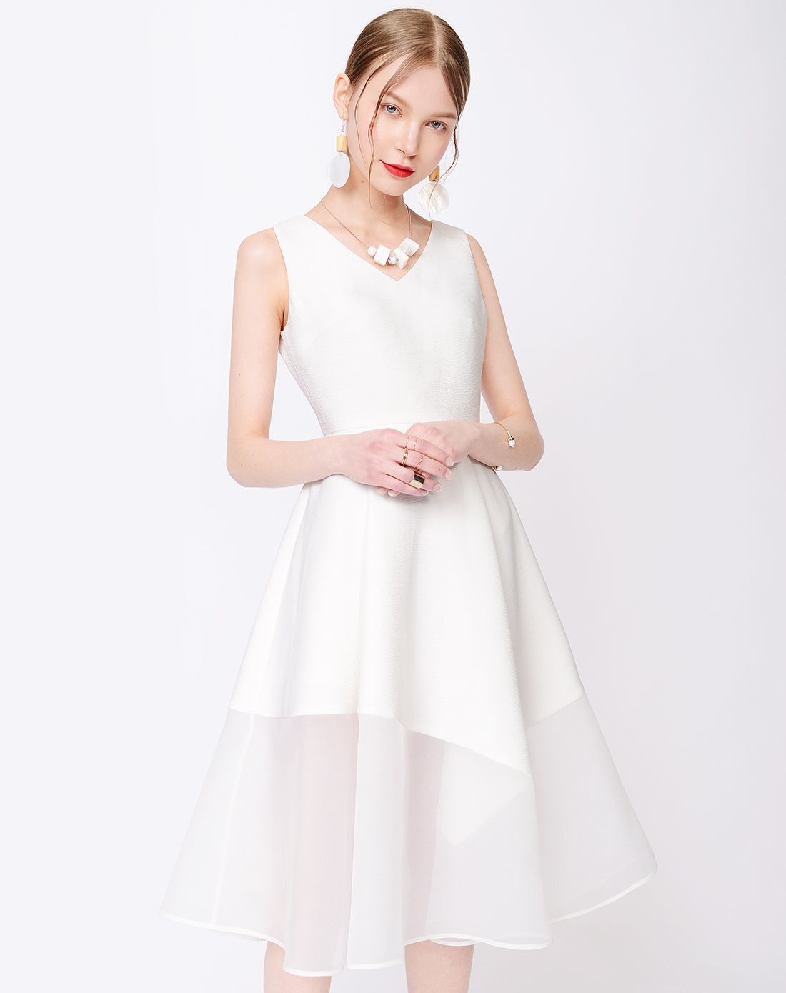 女性纹理白白色v领无袖拼纱连衣裙连衣裙