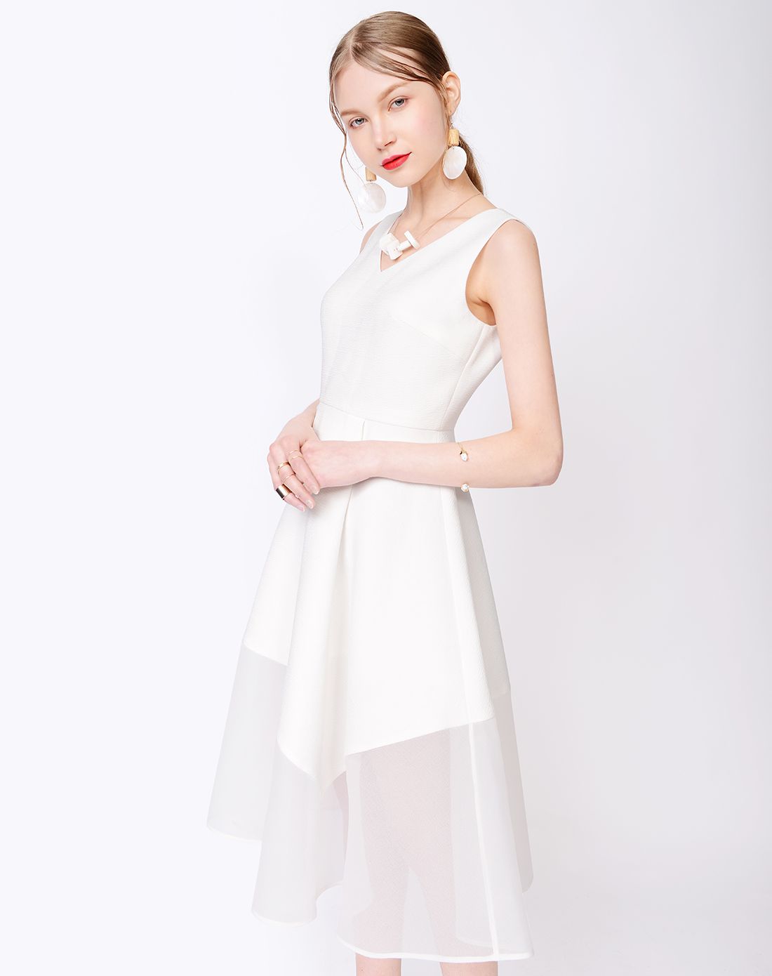 女性纹理白白色v领无袖拼纱连衣裙连衣裙