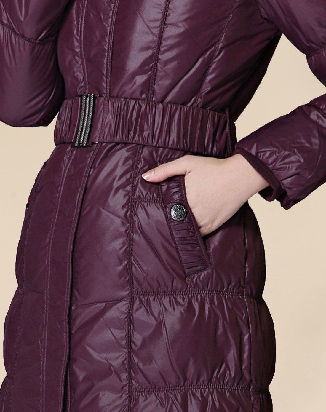 女款暗紫红色立领收腰长袖羽绒服