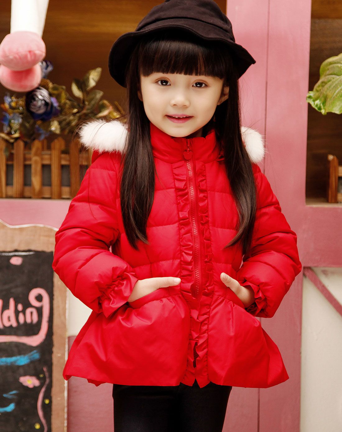 女童大红羽绒服