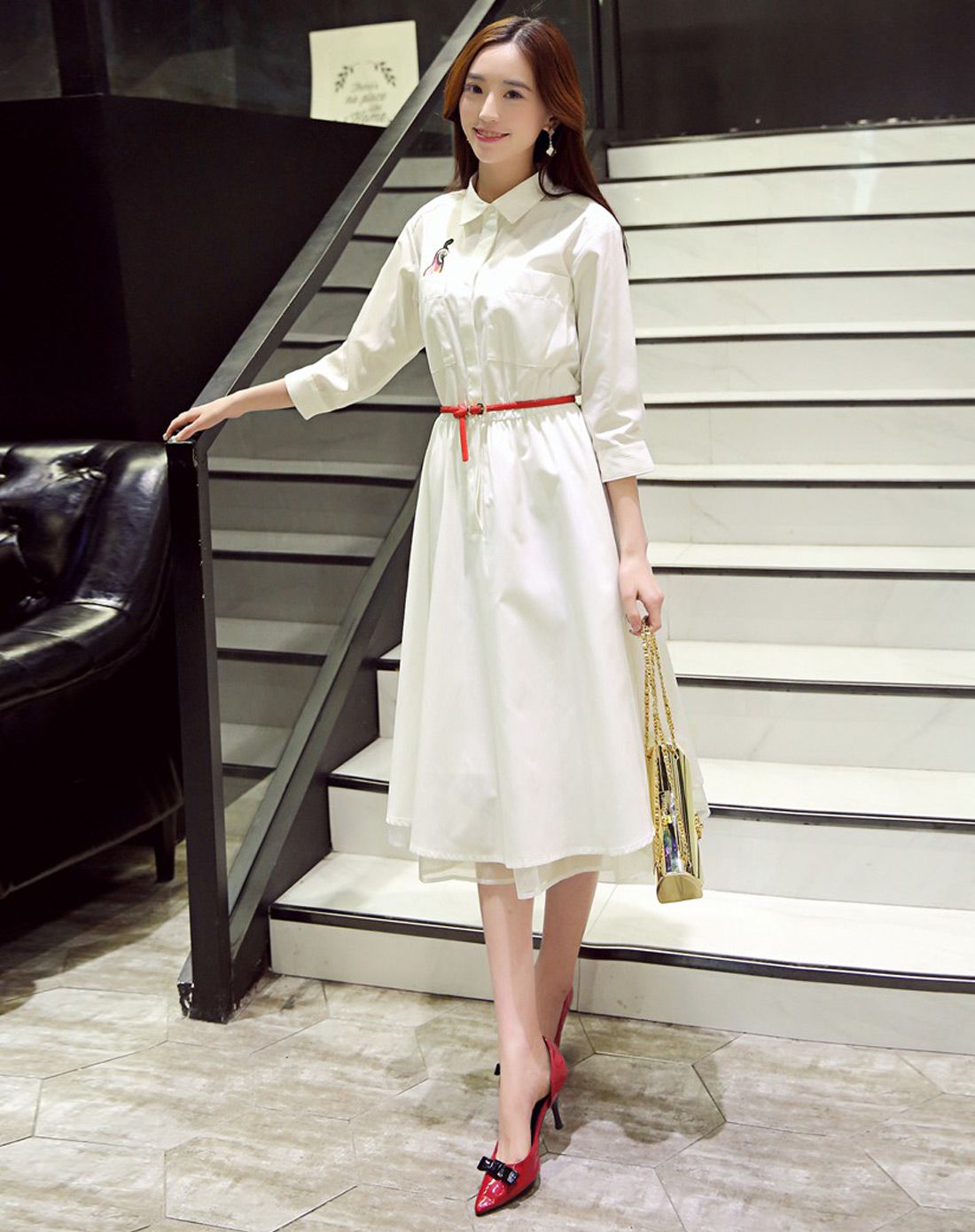 女白色气质显瘦连衣裙(配腰带)