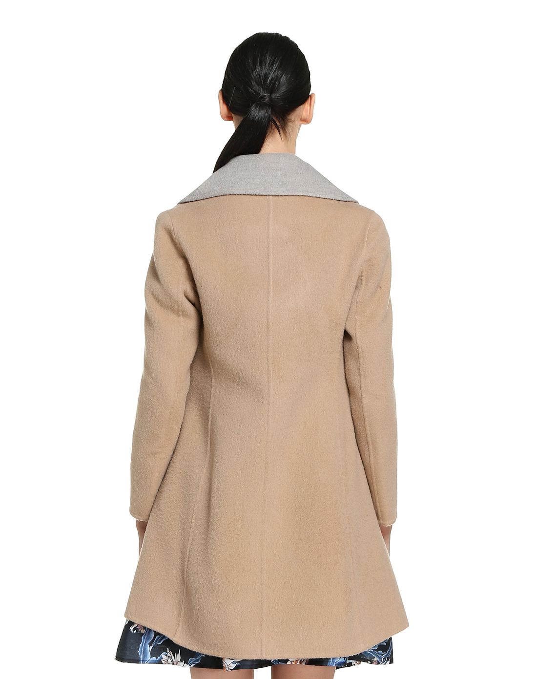 米驼色简洁气质羊毛大衣