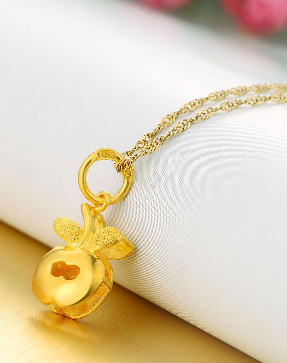 > 足金 苹果吊坠 女(计价)约2.69g