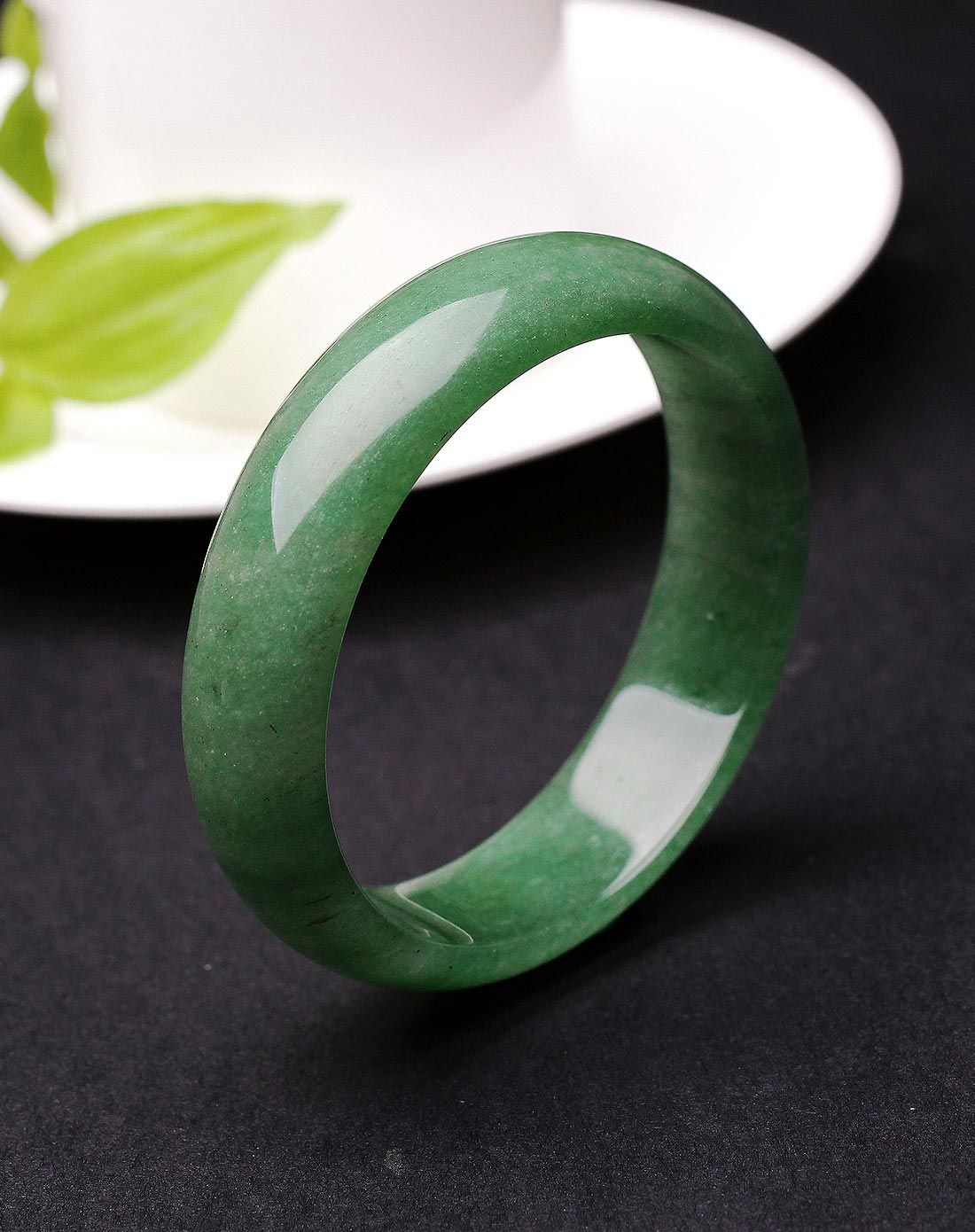 天然翠绿色东陵石手镯(附证书)