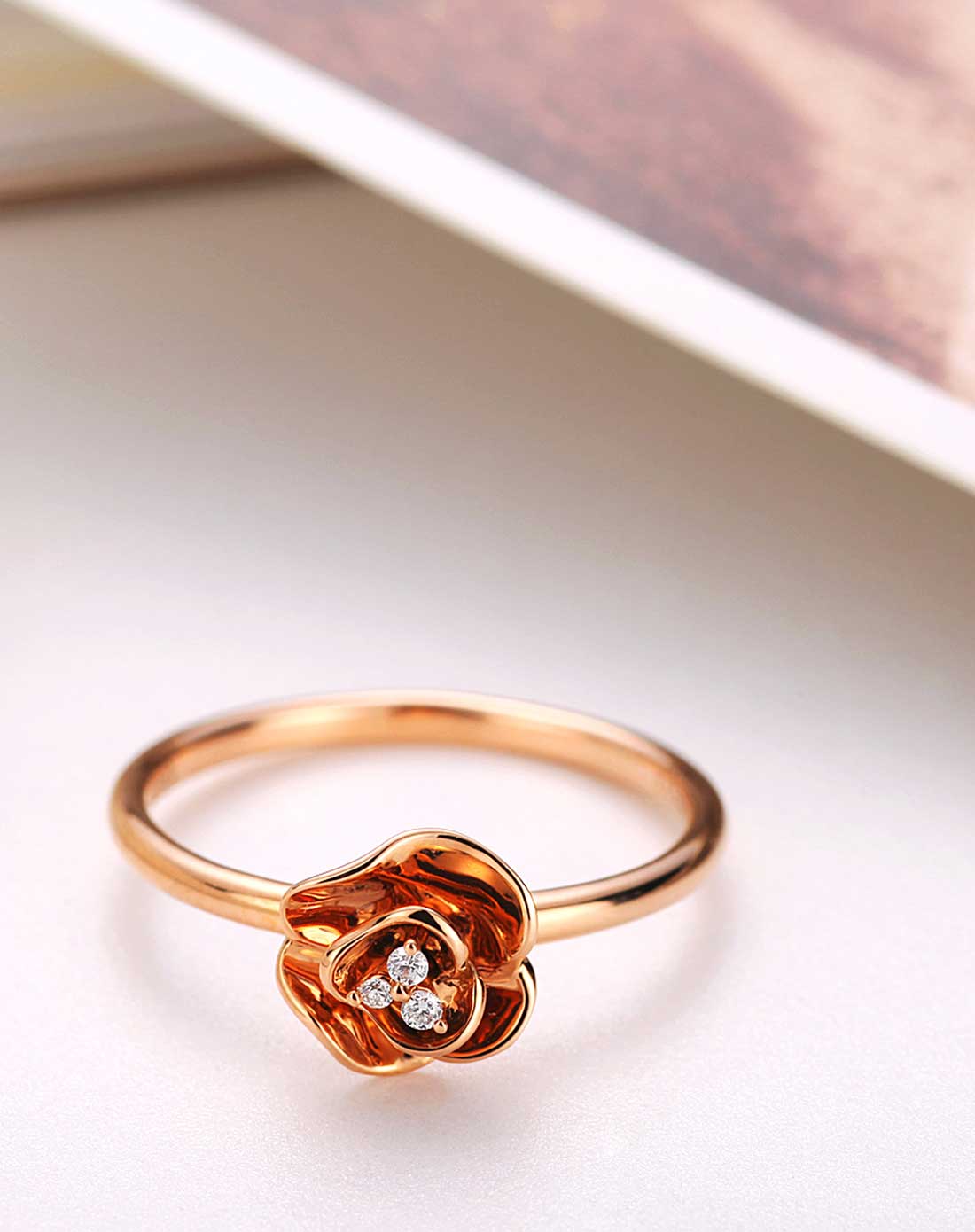 18k玫瑰金花朵钻石戒指