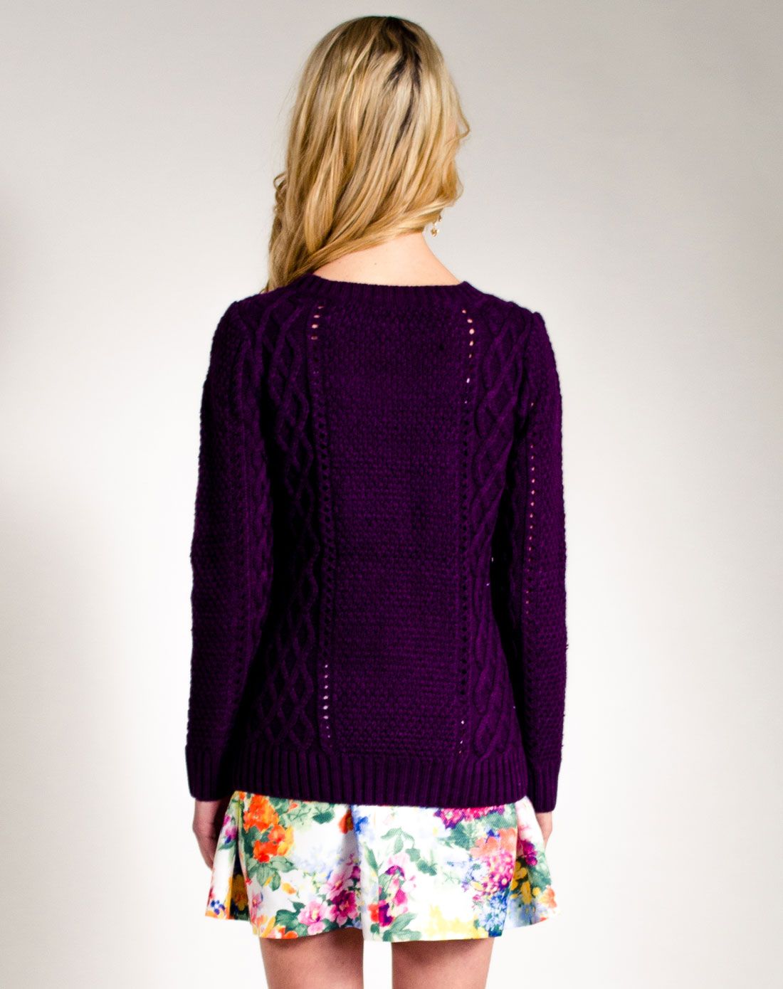 紫色立体纹路圆领经典毛衣