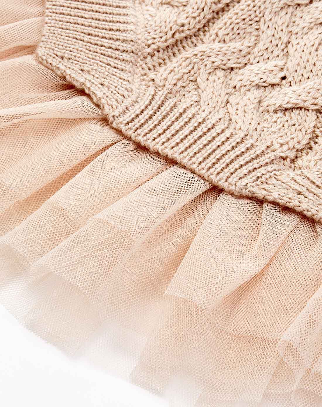 女童香槟色套头绣花毛衣