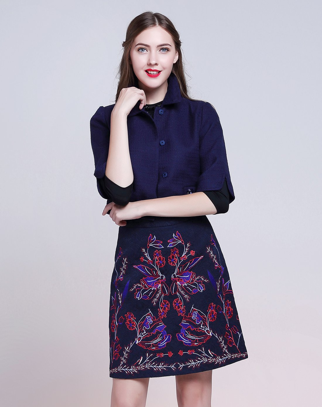 moiselle女装 明星优雅之选moiselle女款宝石扣点缀翻领短款外套