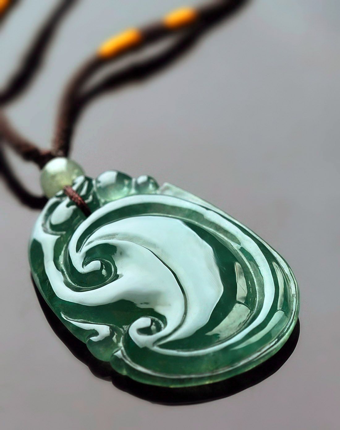 天然a货翡翠釉青祥云瑞彩吊坠(附证书)