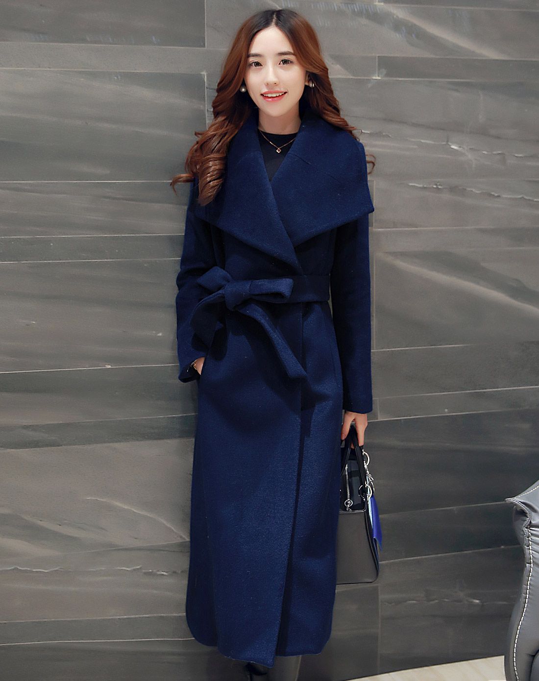 女藏青色纯色翻领修身毛呢大衣(配腰带)