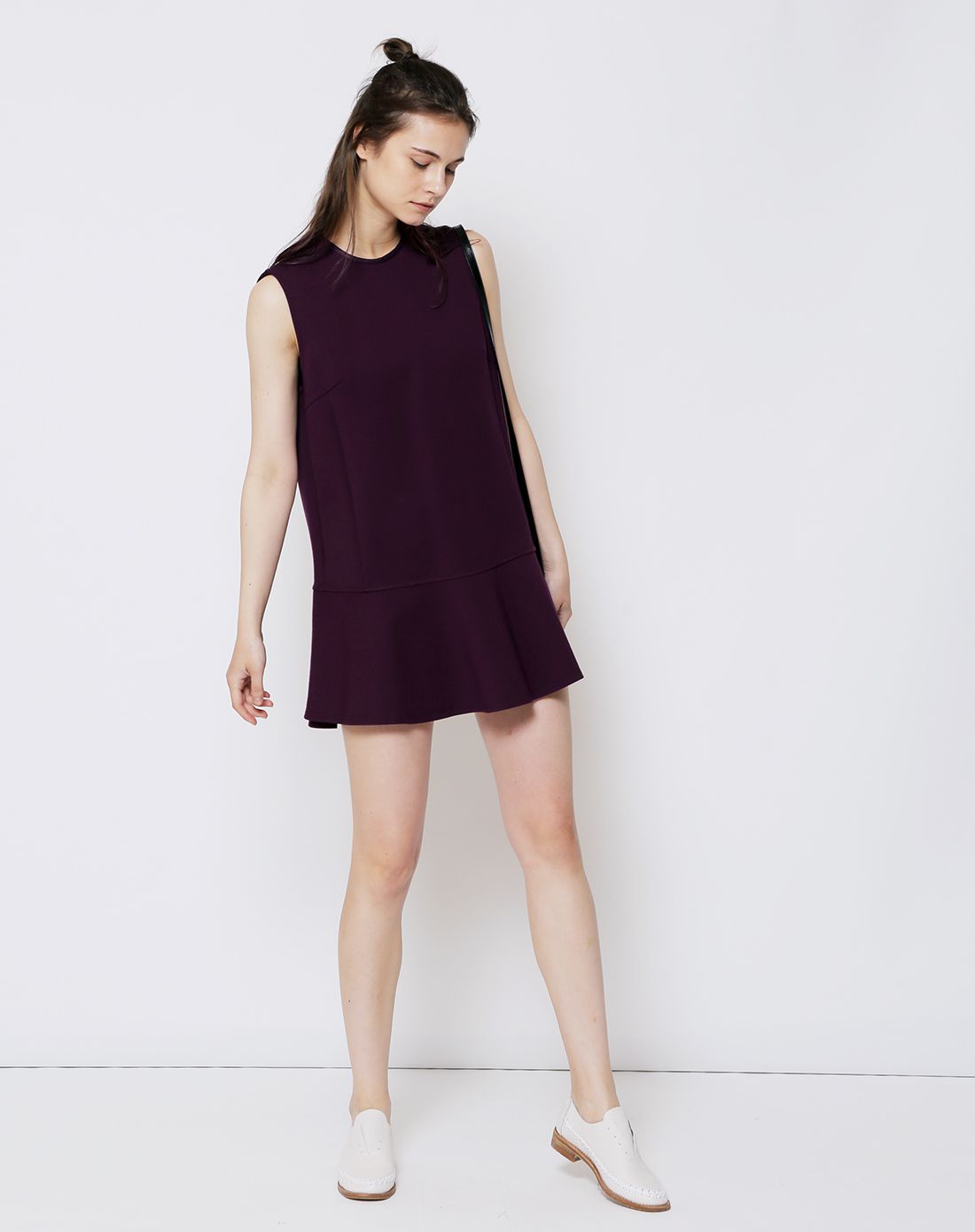 女款暗降红无袖低腰线连衣裙