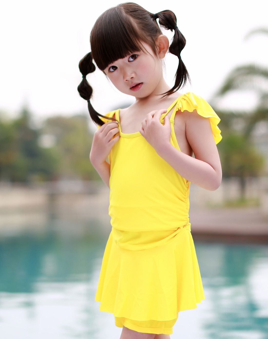 女童黄色吊带荷叶袖修身连裤沙滩裙