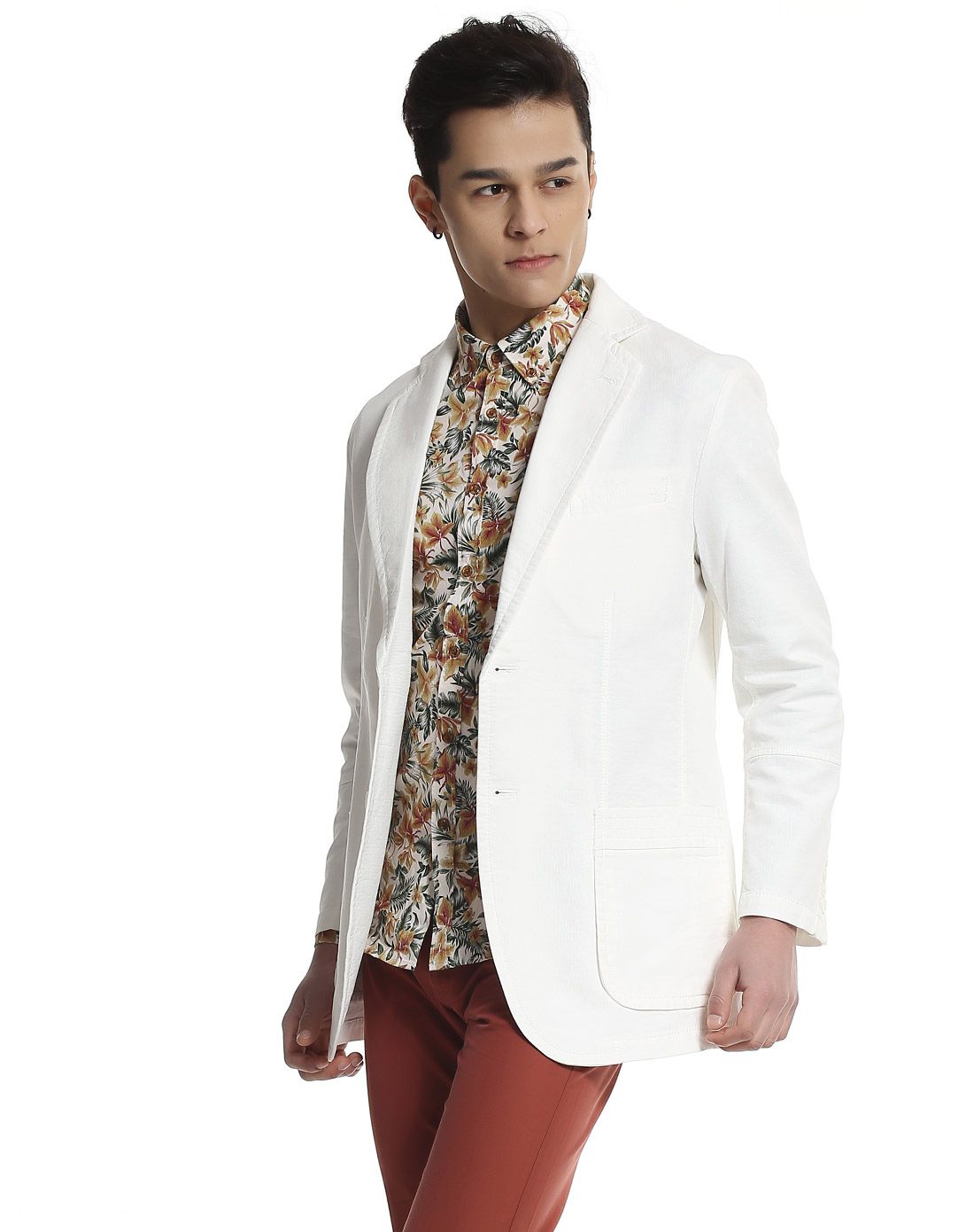 白色经典休闲款贴袋全棉西服