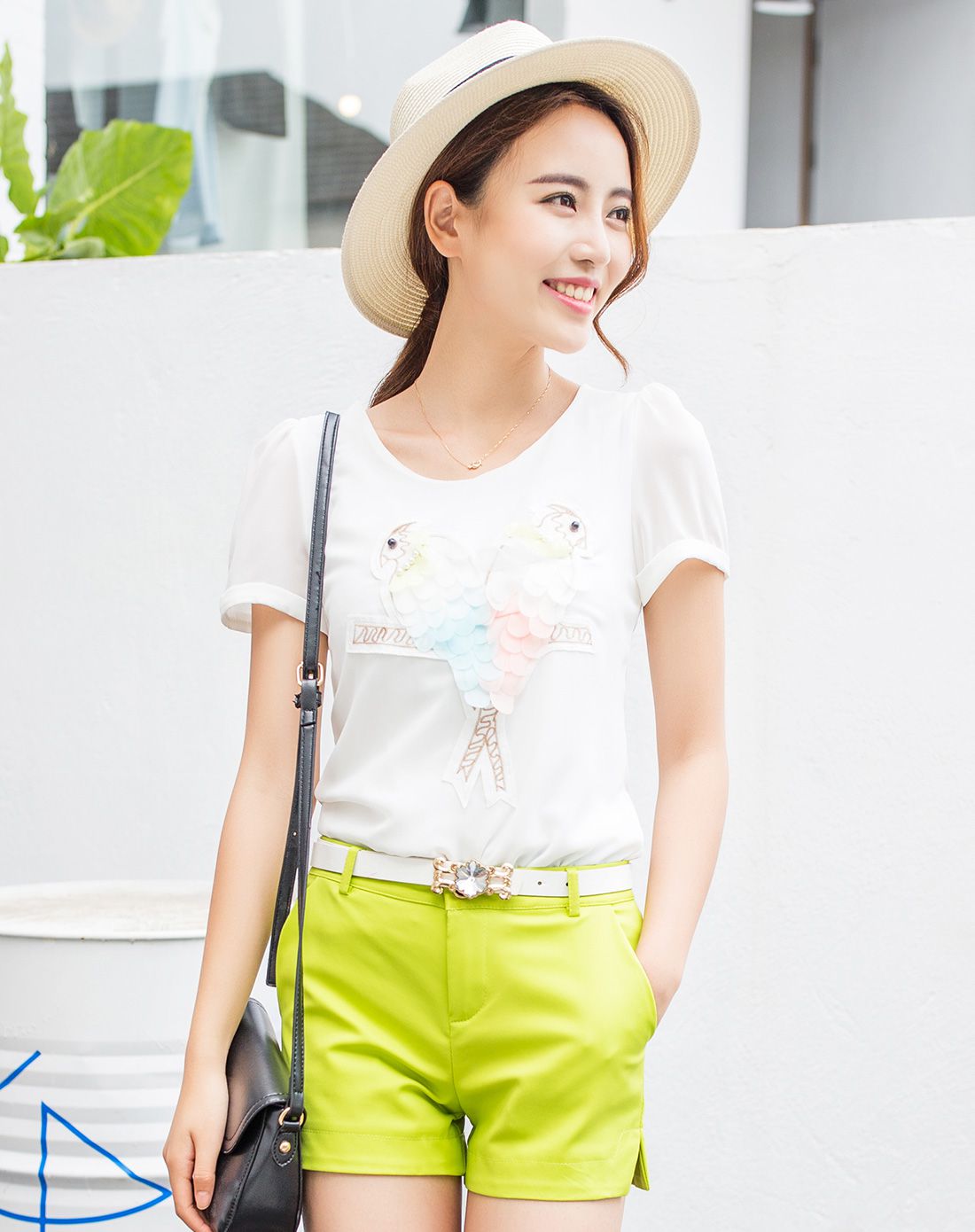 女款绿白色调t恤短裤两件套