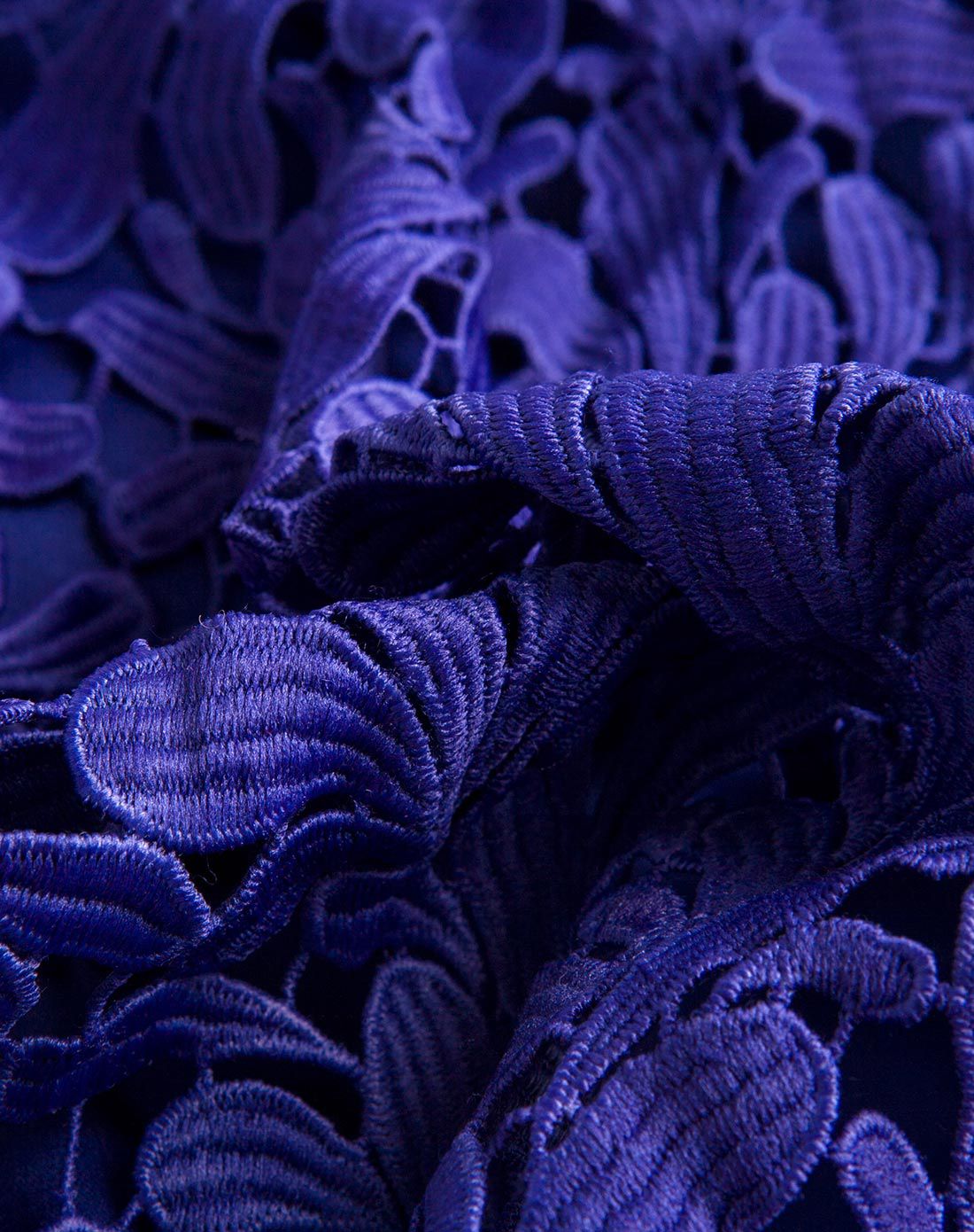 蓝色绣花无袖蕾丝a摆连衣裙