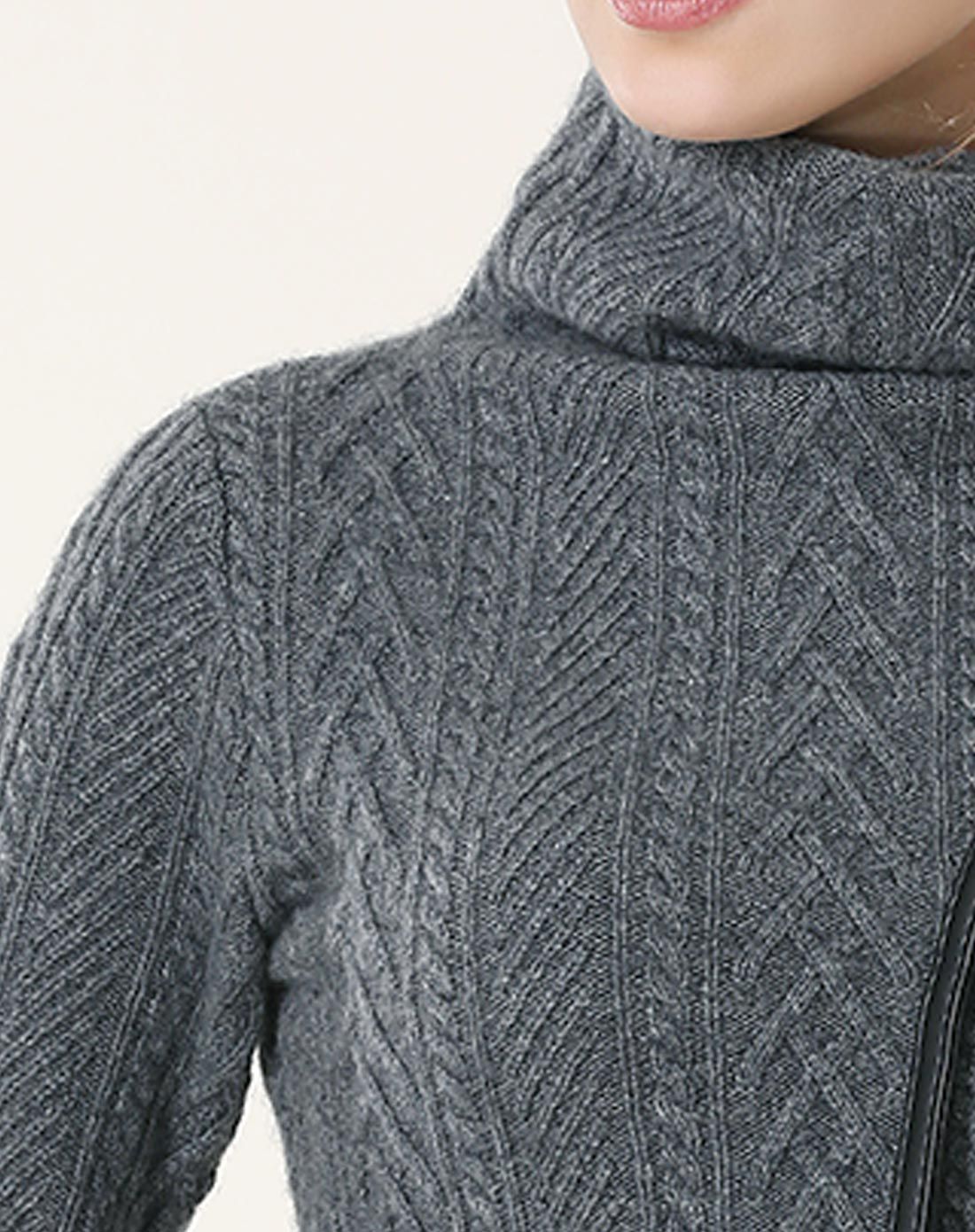 7针阿兰花组织自由领中长款羊绒衫