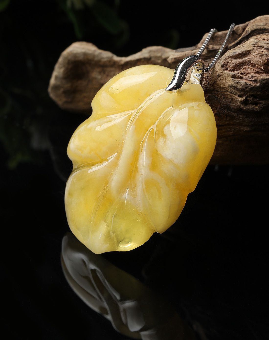 金万年 天然金包蜜金枝玉叶琥珀吊坠6.1g含银链